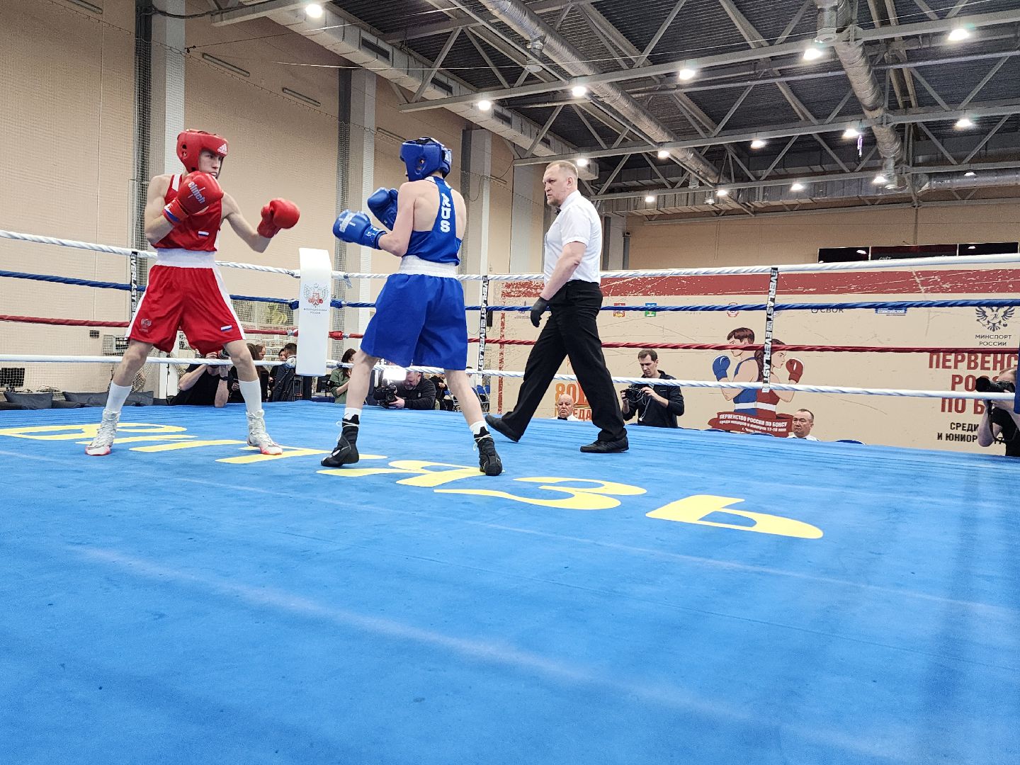 Чехов, дворец спорта олимпийский, первенство России по боксу, юниоры и юниорки, разные весовые категории, соревнования, состязания, 17-18 лет, Денис Лебедев, Александр Поветкин,