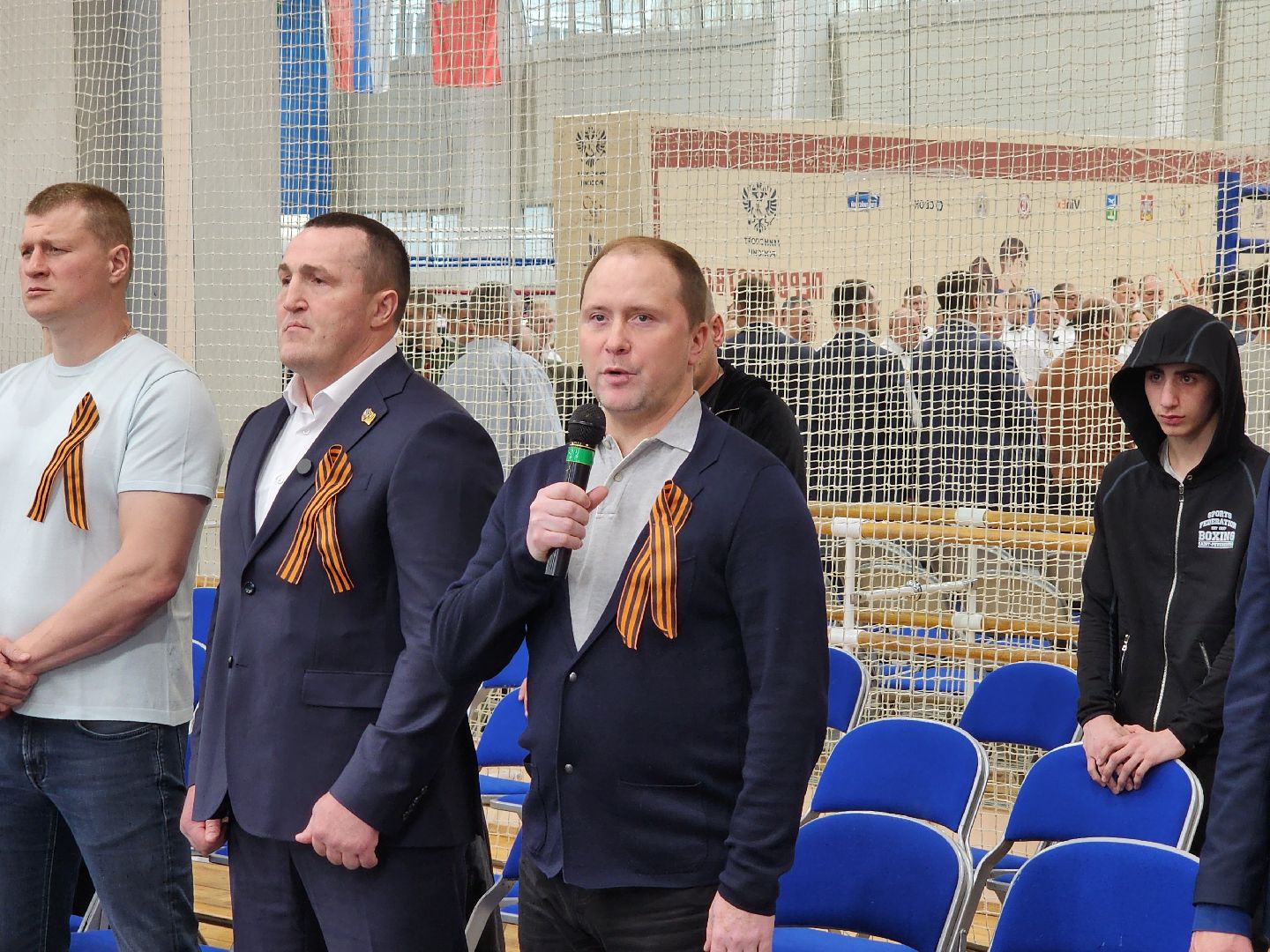 Чехов, дворец спорта олимпийский, первенство России по боксу, юниоры и юниорки, разные весовые категории, соревнования, состязания, 17-18 лет, Денис Лебедев, Александр Поветкин,