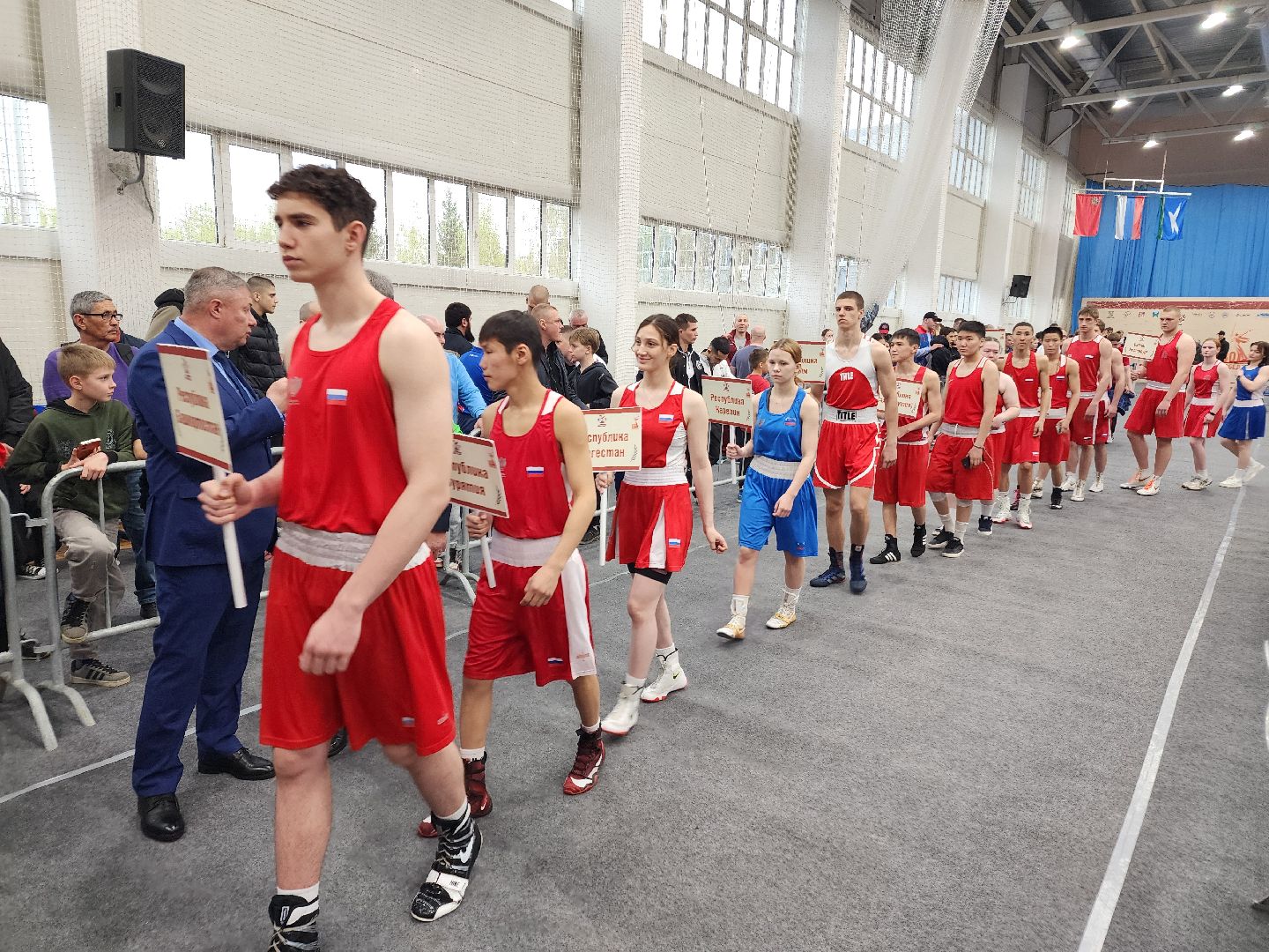 Чехов, дворец спорта олимпийский, первенство России по боксу, юниоры и юниорки, разные весовые категории, соревнования, состязания, 17-18 лет, Денис Лебедев, Александр Поветкин,