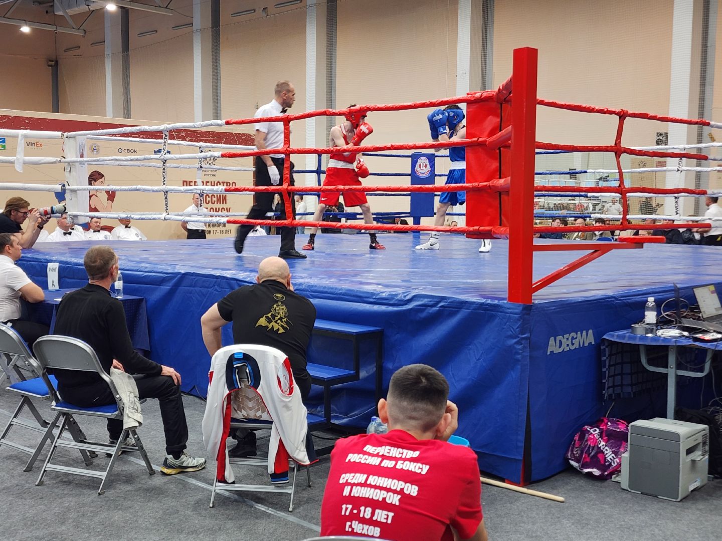 Чехов, дворец спорта олимпийский, первенство России по боксу, юниоры и юниорки, разные весовые категории, соревнования, состязания, 17-18 лет, Денис Лебедев, Александр Поветкин,
