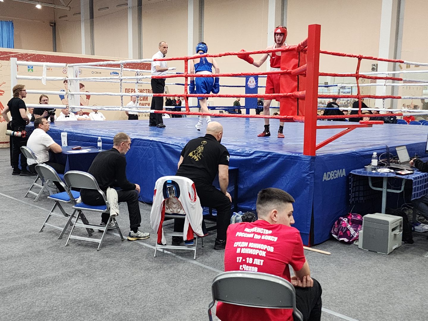Чехов, дворец спорта олимпийский, первенство России по боксу, юниоры и юниорки, разные весовые категории, соревнования, состязания, 17-18 лет, Денис Лебедев, Александр Поветкин,