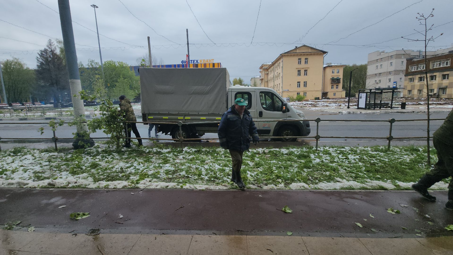долгопрудный, снегопад, деревья, мбу благоустройство, первомайская,