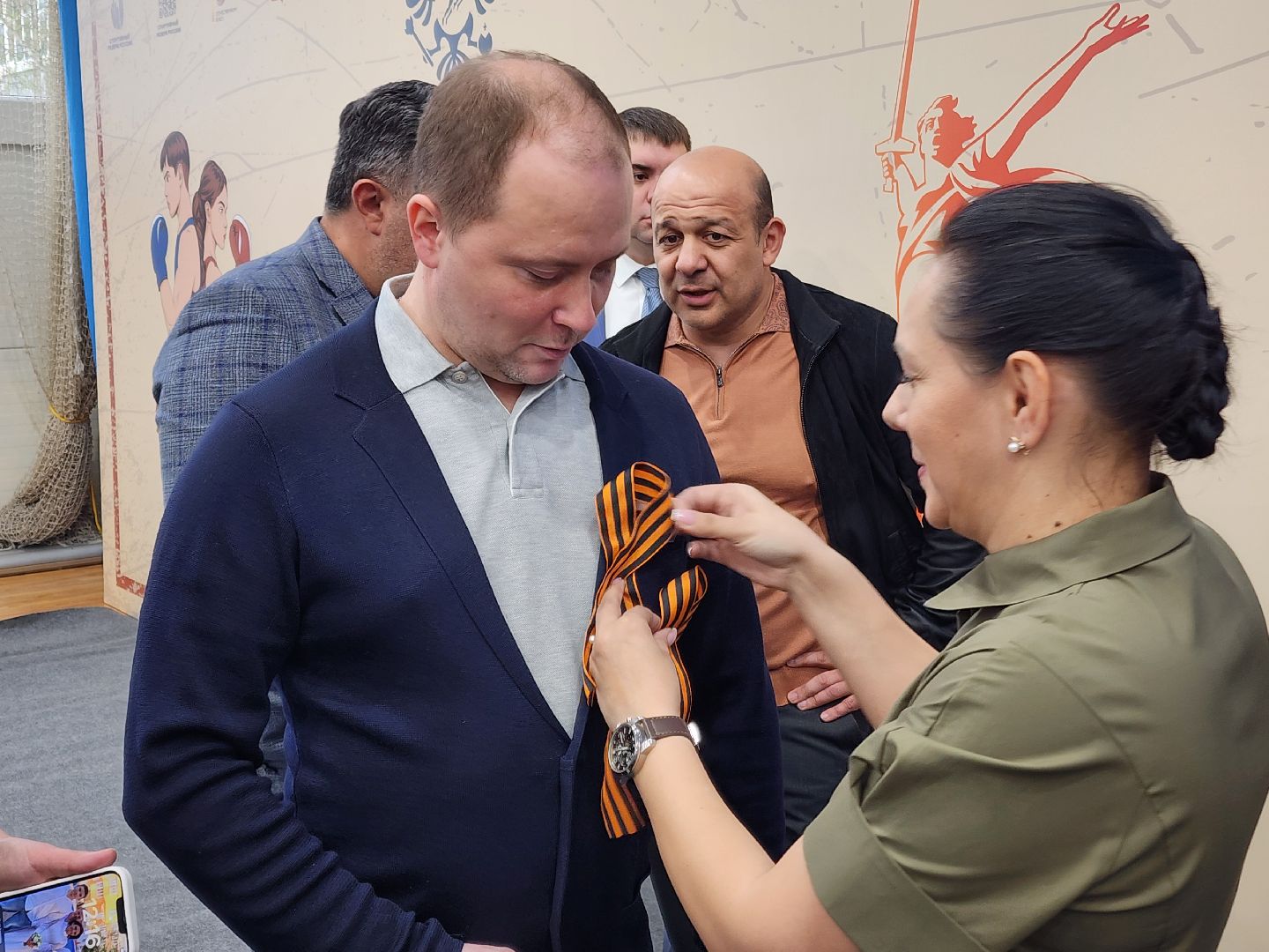 Чехов, всероссийская акция, Георгиевская ленточка, раздача ленточек, символ Победы, День Победы, юбилей, первенство России по боксу, Денис Лебедев, Александр Поветкин, братья Чудиновы, зам главы округа Виталий Шишкин,