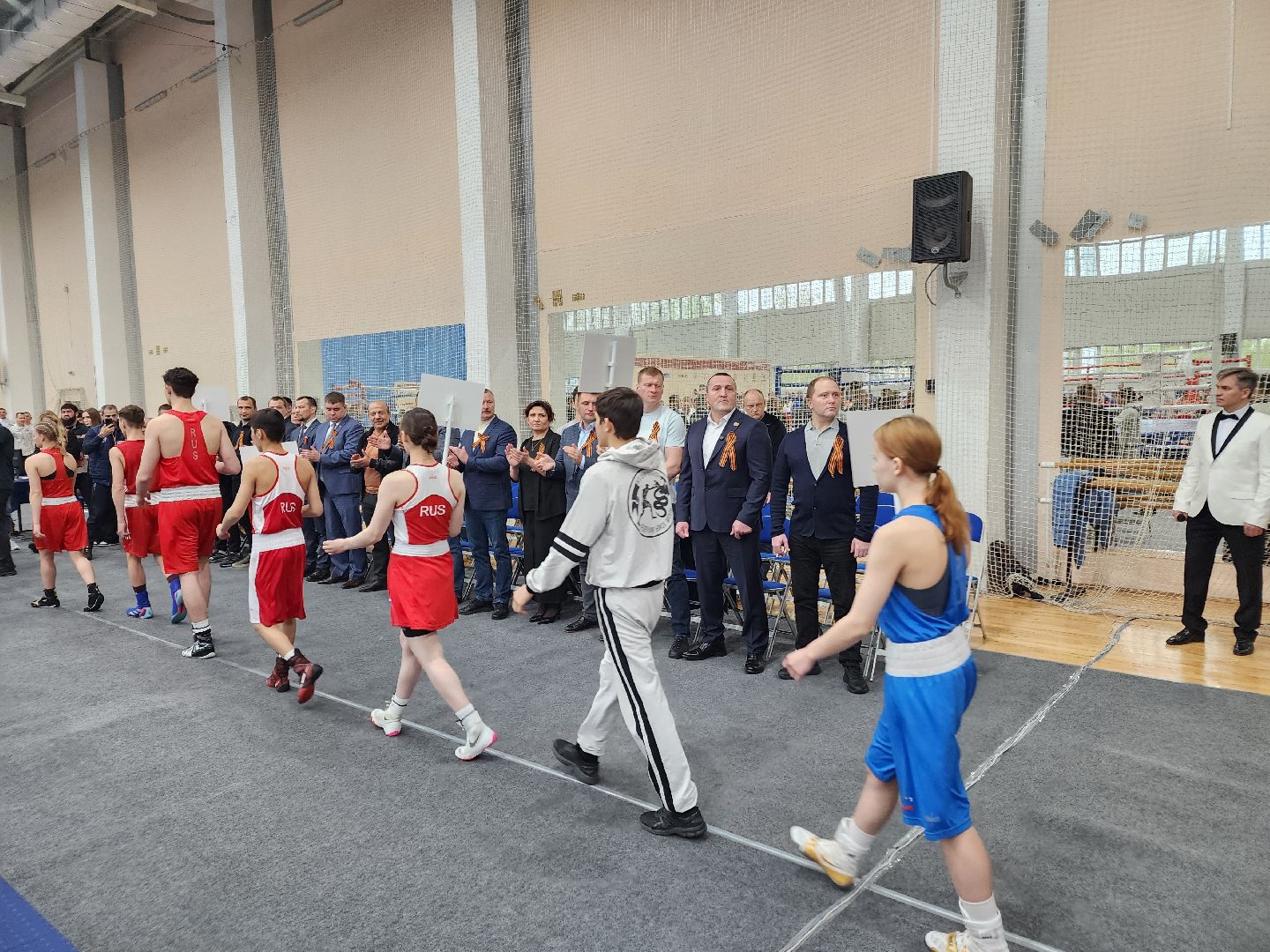 Чехов, всероссийская акция, Георгиевская ленточка, раздача ленточек, символ Победы, День Победы, юбилей, первенство России по боксу, Денис Лебедев, Александр Поветкин, братья Чудиновы, зам главы округа Виталий Шишкин,