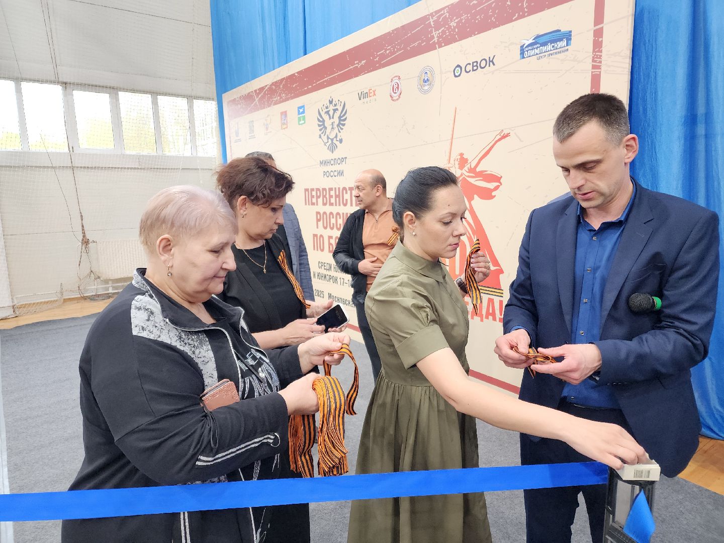 Чехов, всероссийская акция, Георгиевская ленточка, раздача ленточек, символ Победы, День Победы, юбилей, первенство России по боксу, Денис Лебедев, Александр Поветкин, братья Чудиновы, зам главы округа Виталий Шишкин,
