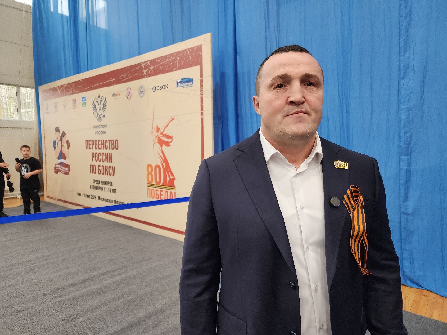 Чехов, всероссийская акция, Георгиевская ленточка, раздача ленточек, символ Победы, День Победы, юбилей, первенство России по боксу, Денис Лебедев, Александр Поветкин, братья Чудиновы, зам главы округа Виталий Шишкин,