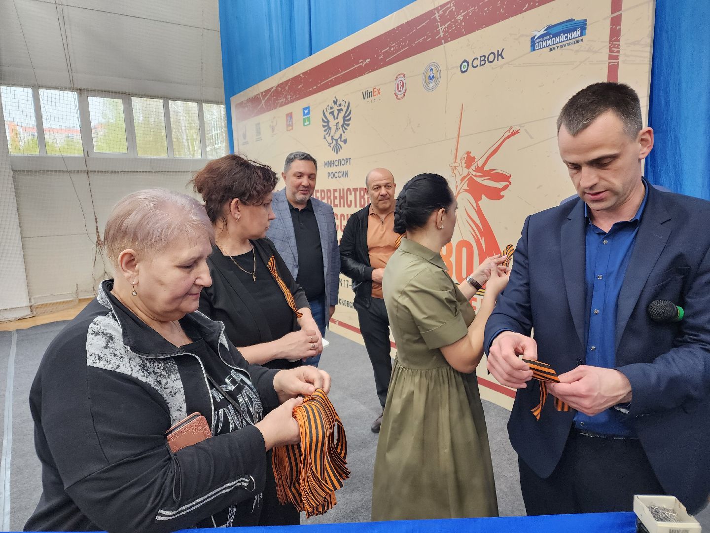 Чехов, всероссийская акция, Георгиевская ленточка, раздача ленточек, символ Победы, День Победы, юбилей, первенство России по боксу, Денис Лебедев, Александр Поветкин, братья Чудиновы, зам главы округа Виталий Шишкин,