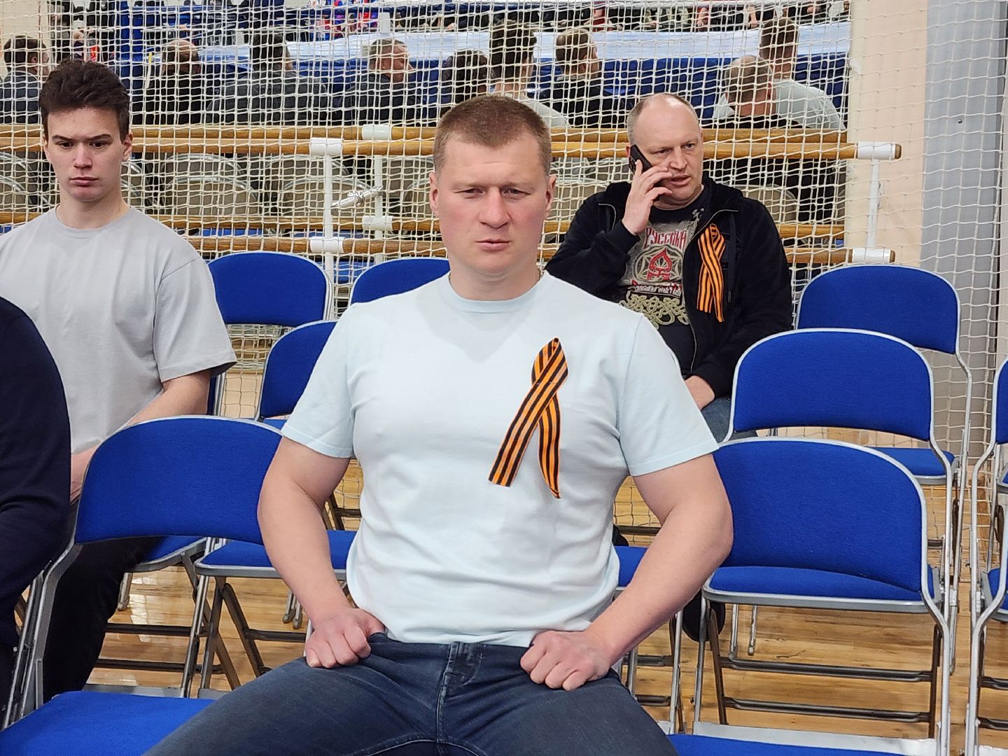 Чехов, всероссийская акция, Георгиевская ленточка, раздача ленточек, символ Победы, День Победы, юбилей, первенство России по боксу, Денис Лебедев, Александр Поветкин, братья Чудиновы, зам главы округа Виталий Шишкин,