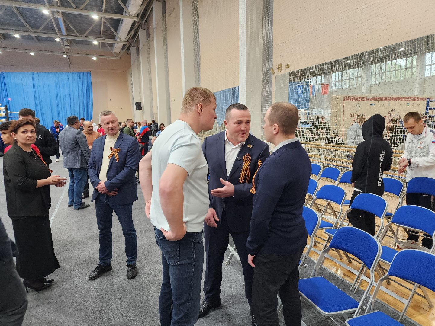 Чехов, всероссийская акция, Георгиевская ленточка, раздача ленточек, символ Победы, День Победы, юбилей, первенство России по боксу, Денис Лебедев, Александр Поветкин, братья Чудиновы, зам главы округа Виталий Шишкин,