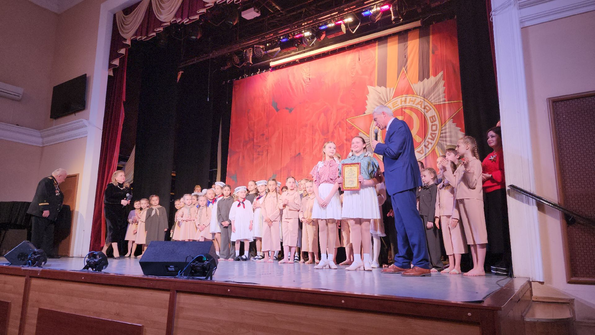 пушкино, концерт, 9 мая, день победы, творческие коллективы, творческие номера, ветераны, узники концлагерей, блокадники,