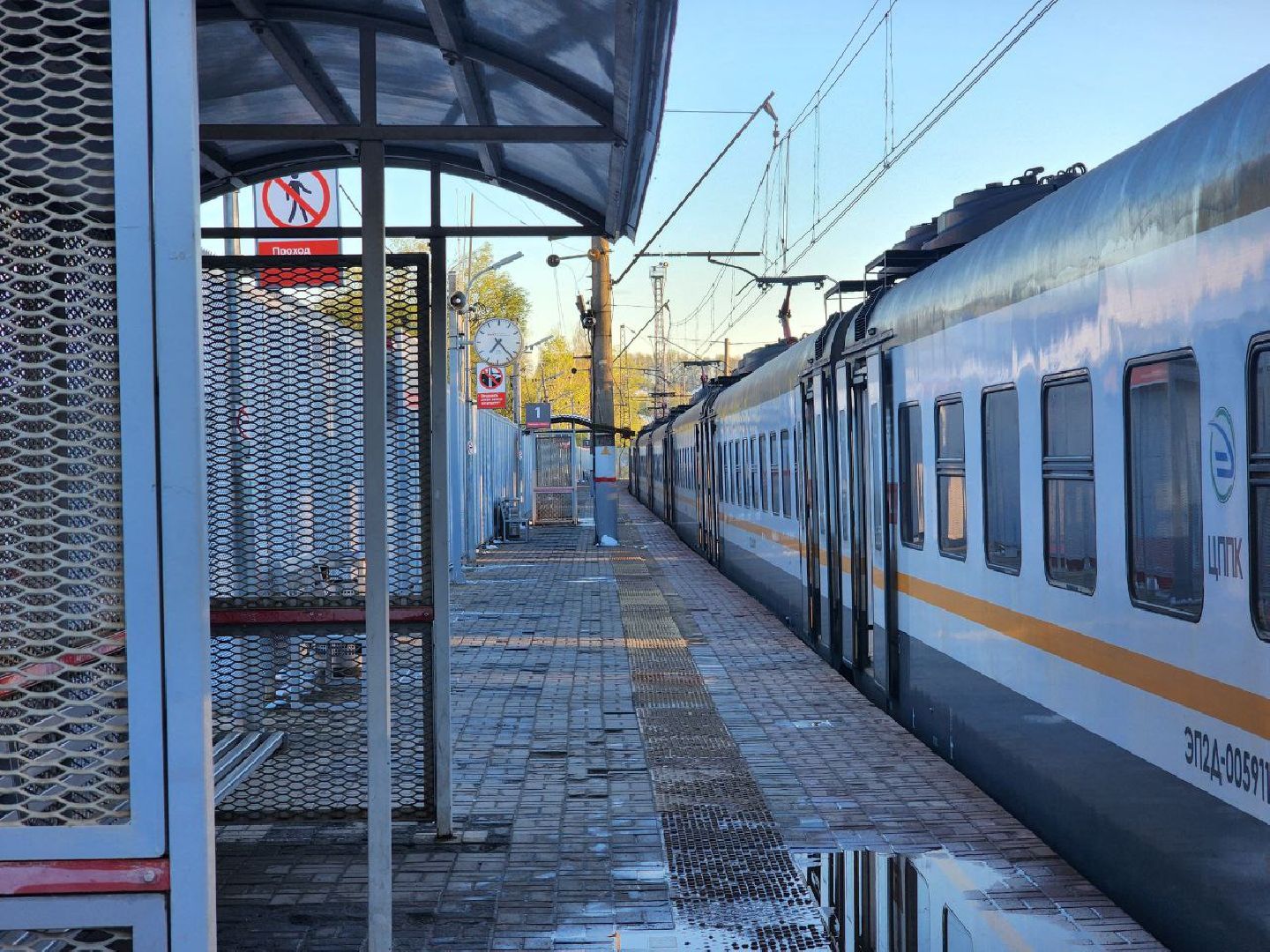 дмитров, сбой расписания работы поездов, майский снег, снегопад,  движение поездов,