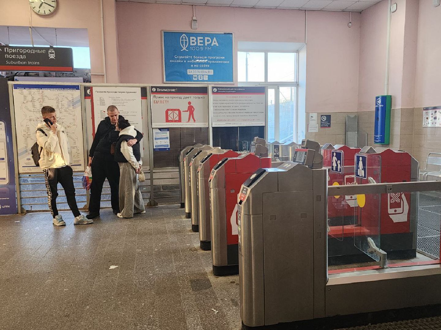 дмитров, сбой расписания работы поездов, майский снег, снегопад,  движение поездов,