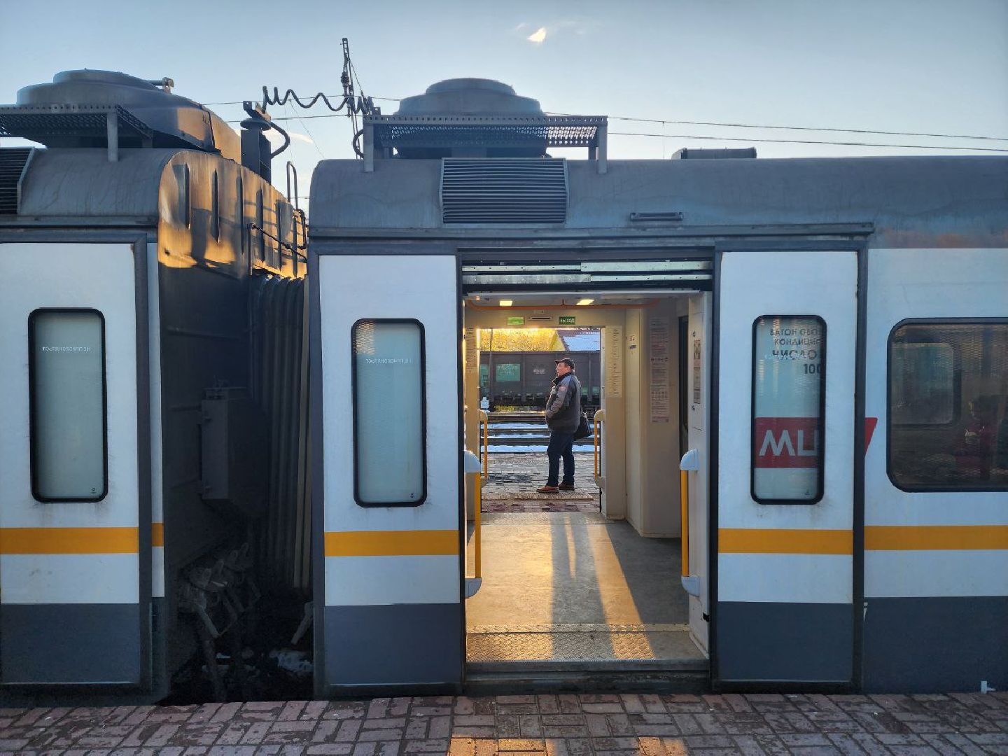 дмитров, сбой расписания работы поездов, майский снег, снегопад,  движение поездов,