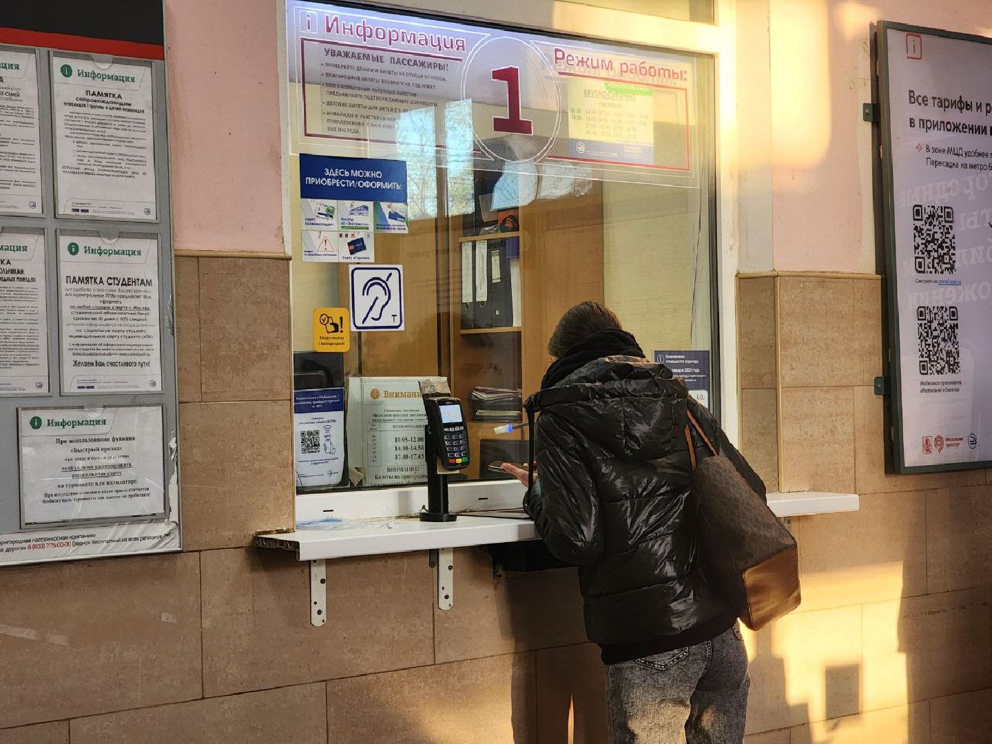 дмитров, сбой расписания работы поездов, майский снег, снегопад,  движение поездов,