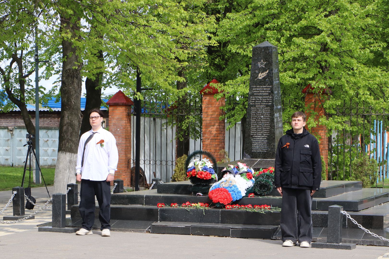 вахта памяти, наследники победы,  братская могила, серебряные пруды, школа чуйкова,