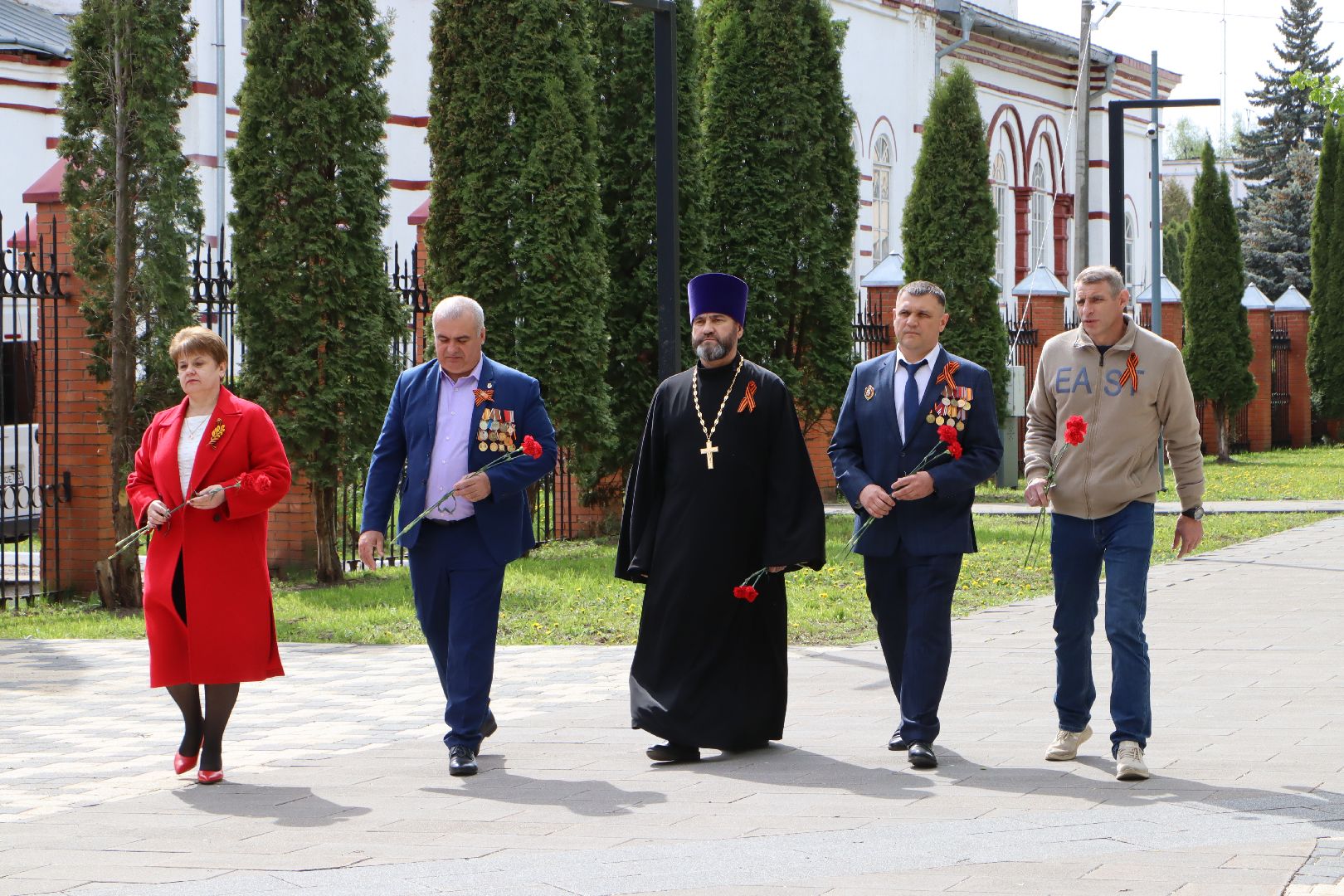 вахта памяти, наследники победы,  братская могила, серебряные пруды, школа чуйкова,