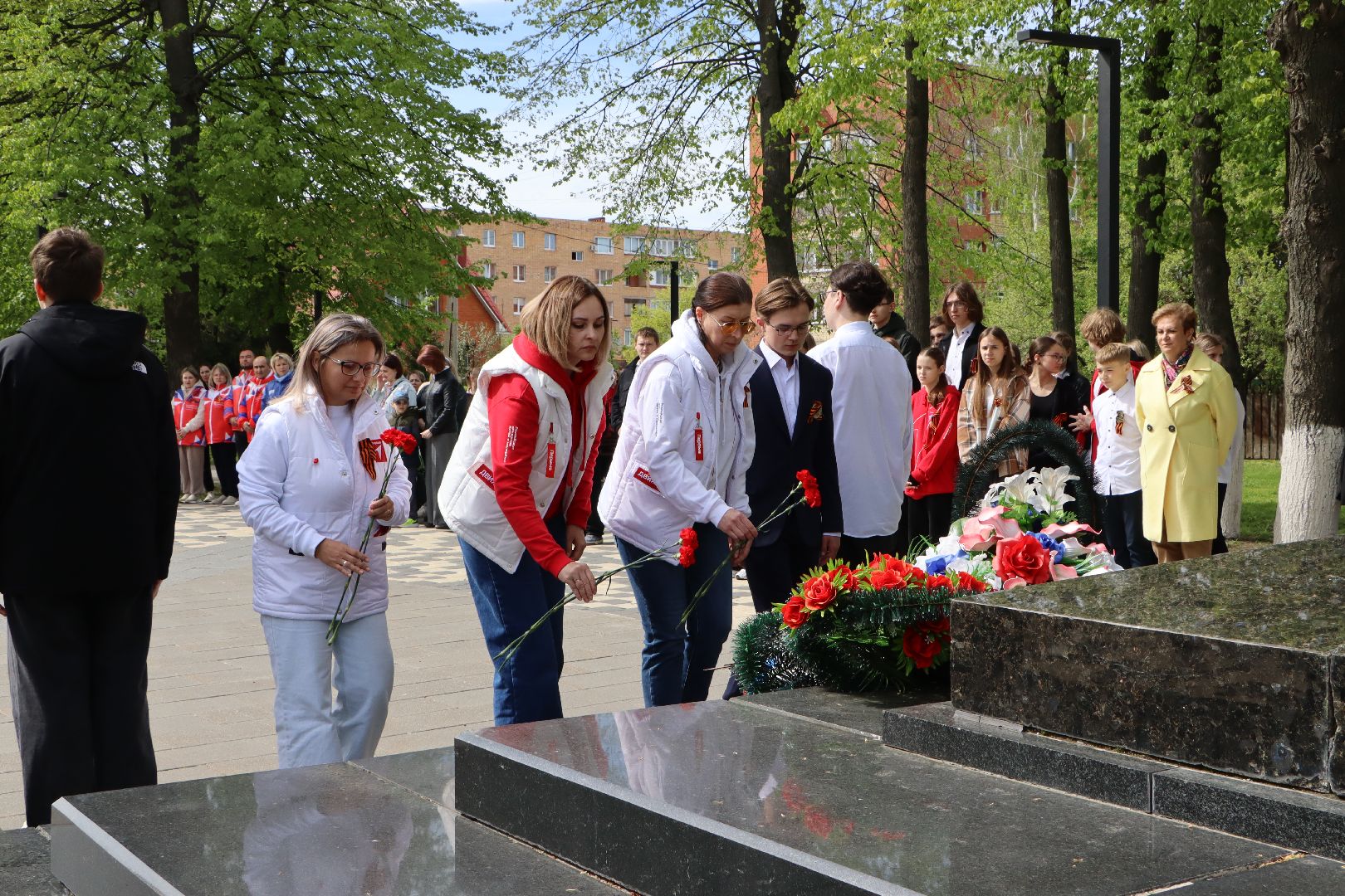 вахта памяти, наследники победы,  братская могила, серебряные пруды, школа чуйкова,