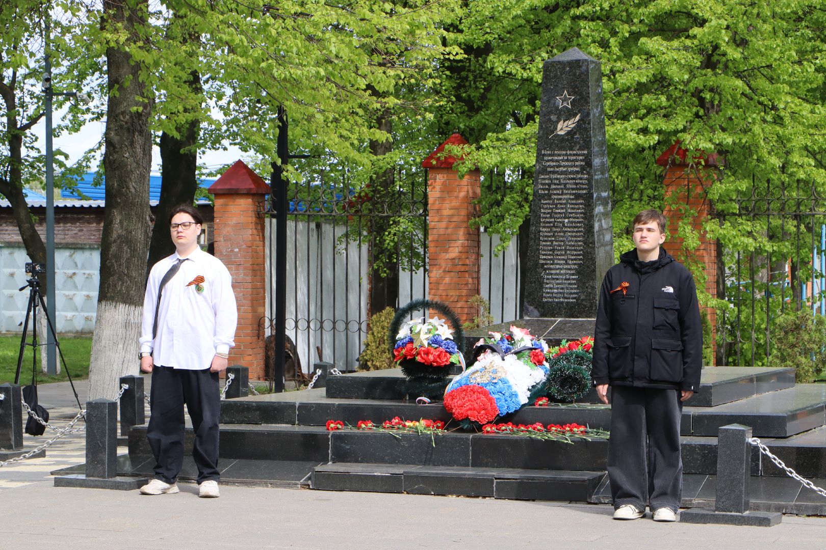 вахта памяти, наследники победы,  братская могила, серебряные пруды, школа чуйкова,