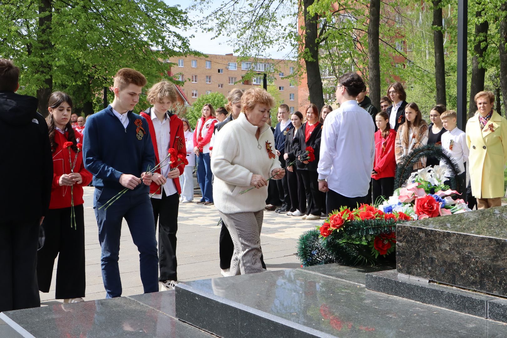 вахта памяти, наследники победы,  братская могила, серебряные пруды, школа чуйкова,