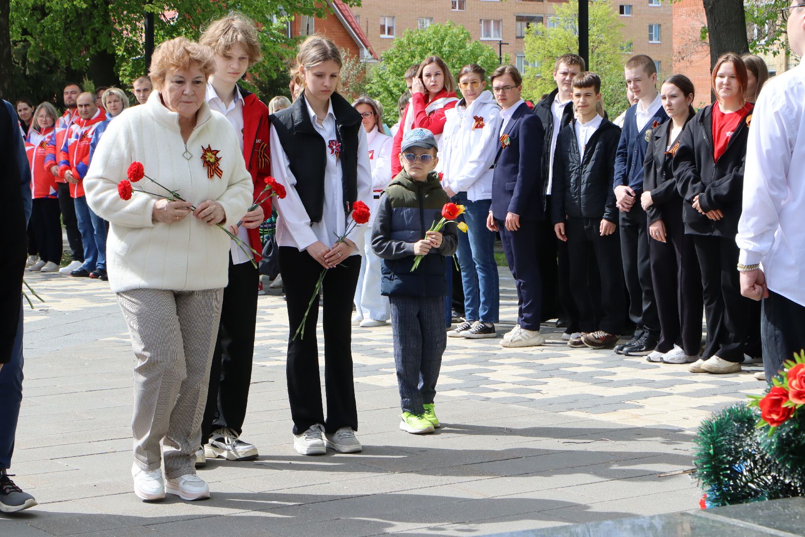 вахта памяти, наследники победы,  братская могила, серебряные пруды, школа чуйкова,