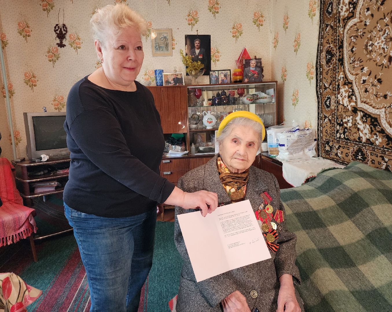 серпухов, улица весенняя,  Здесь живет участник ВОВ, именная табличка,