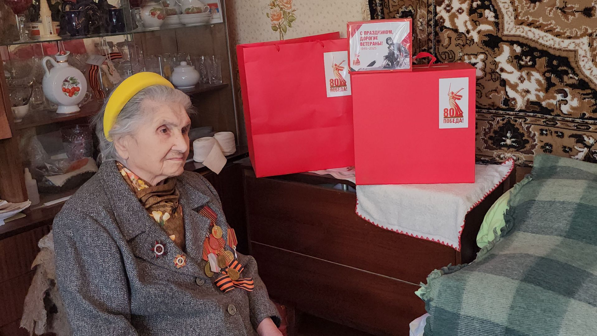 серпухов, улица весенняя,  Здесь живет участник ВОВ, именная табличка,