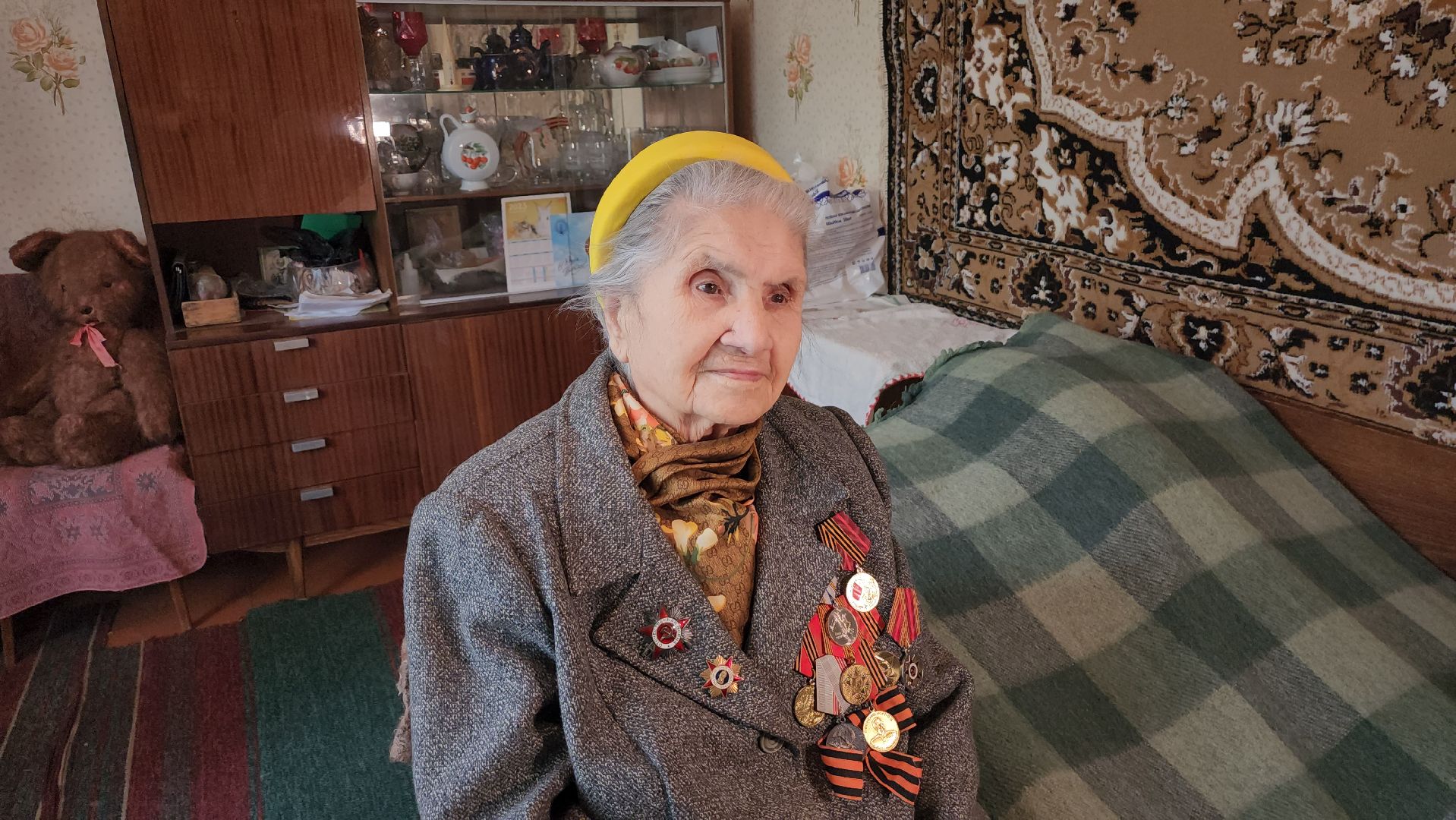 серпухов, улица весенняя,  Здесь живет участник ВОВ, именная табличка,