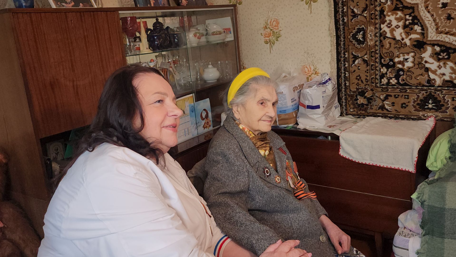 серпухов, улица весенняя,  Здесь живет участник ВОВ, именная табличка,