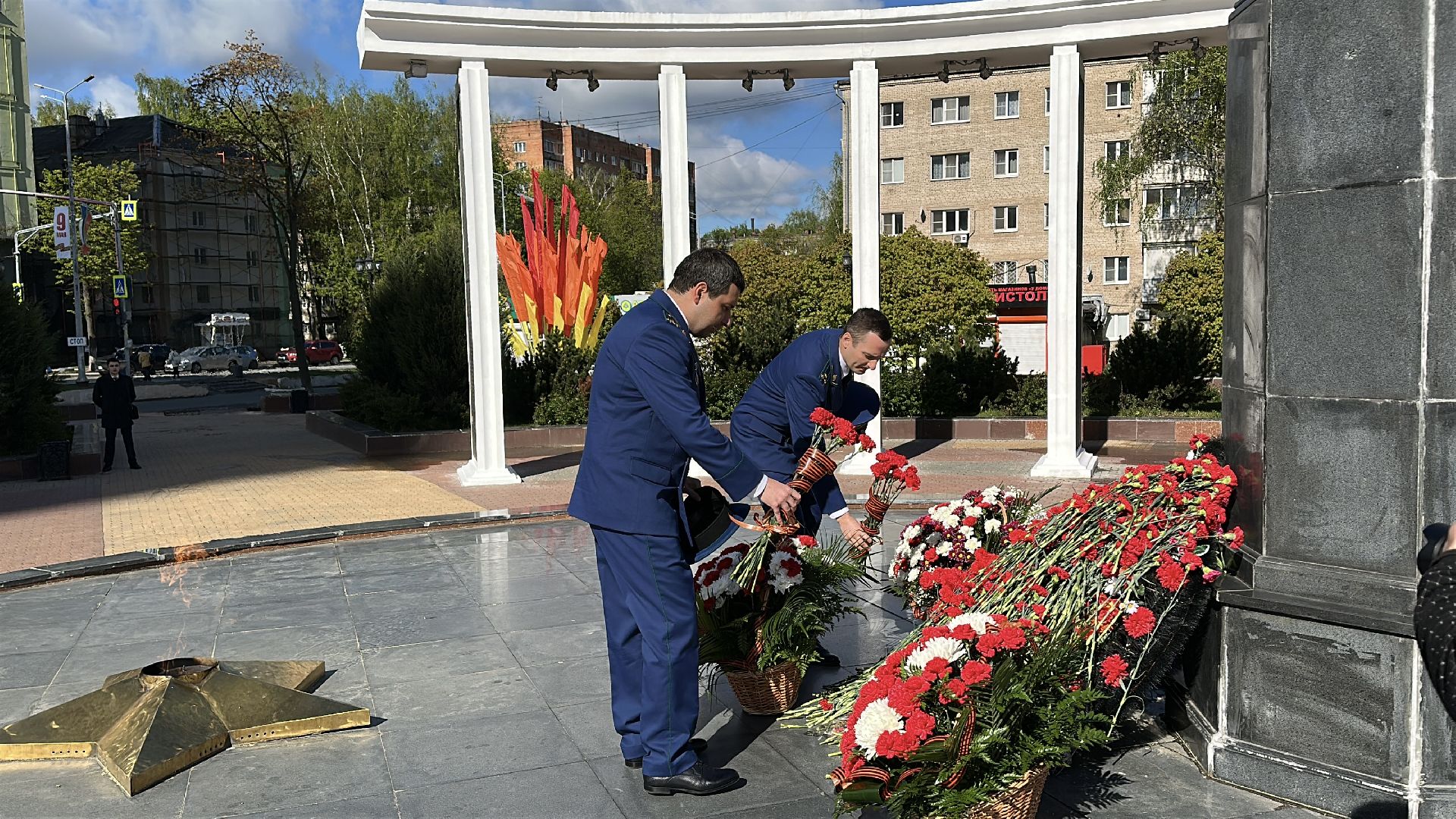 пушкино, возложение цветов, день победы, мемориал скорбящая мать,