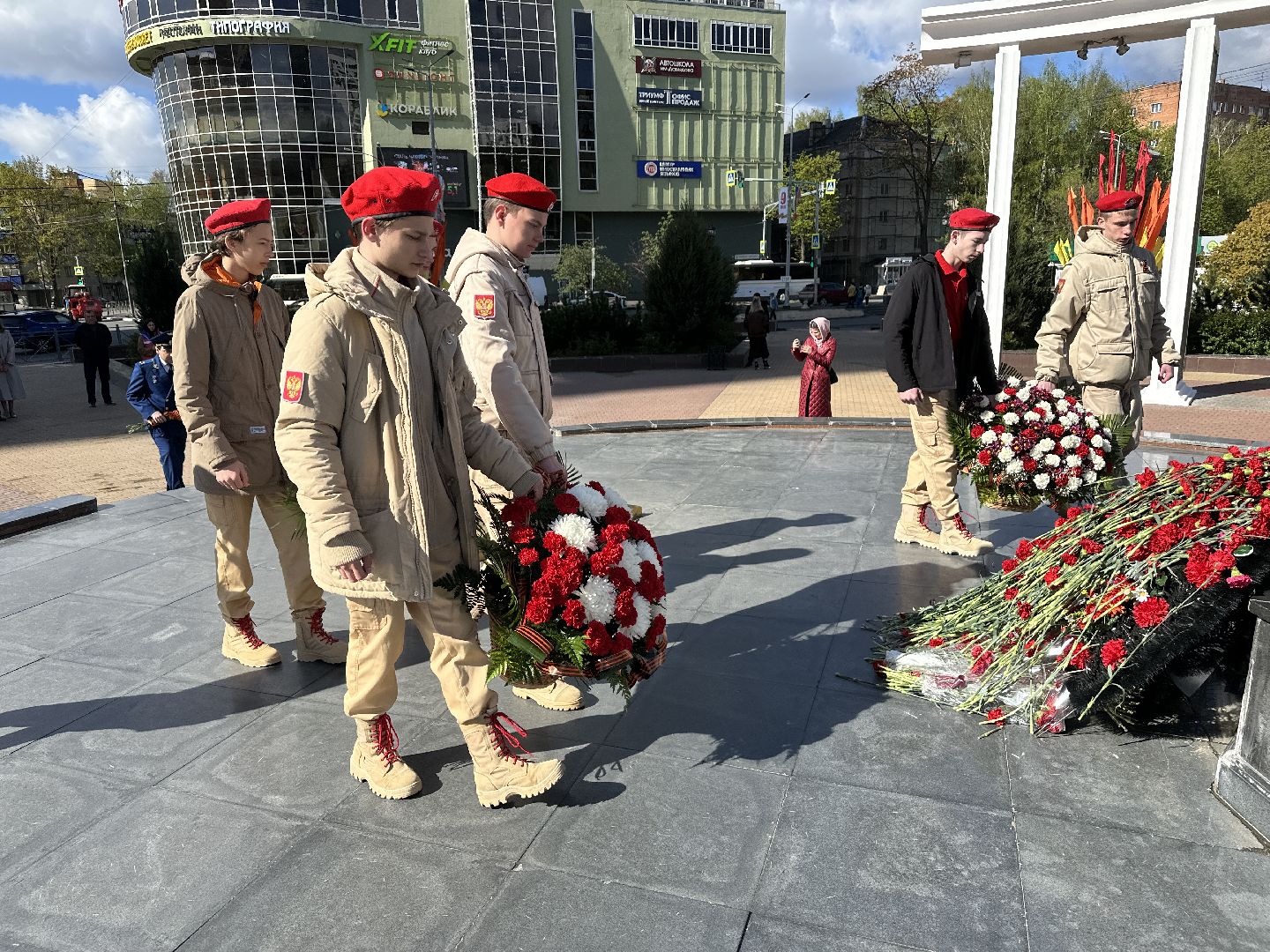 пушкино, возложение цветов, день победы, мемориал скорбящая мать,