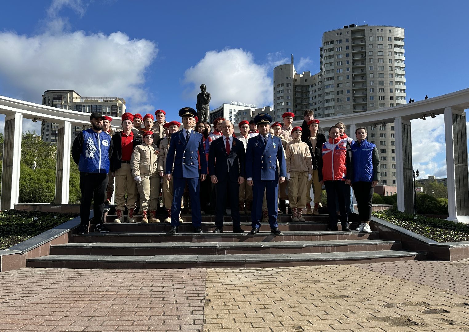 пушкино, возложение цветов, день победы, мемориал скорбящая мать,