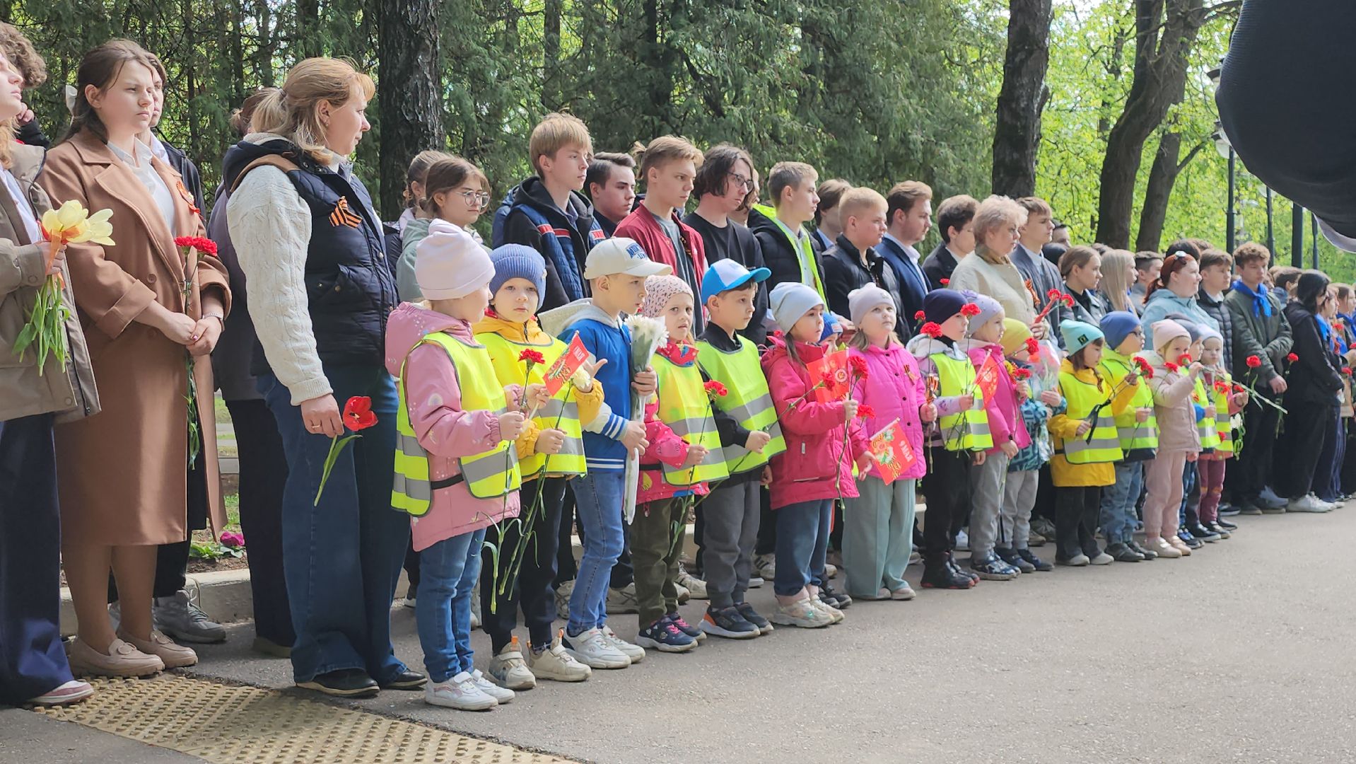 серпухов, подмосковье, возложение цветов, 9 мая, день победы,