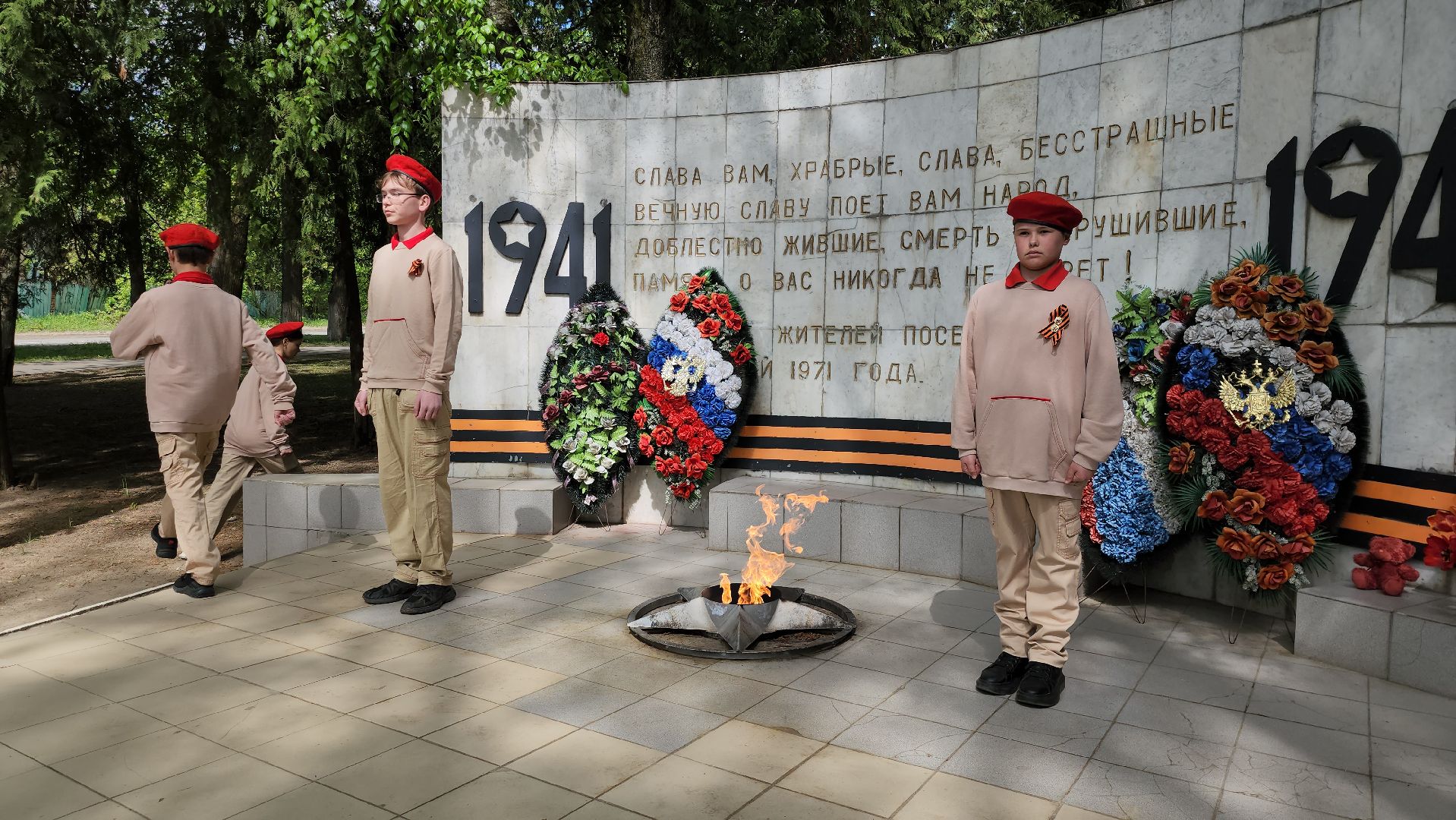 серпухов, подмосковье, возложение цветов, 9 мая, день победы,