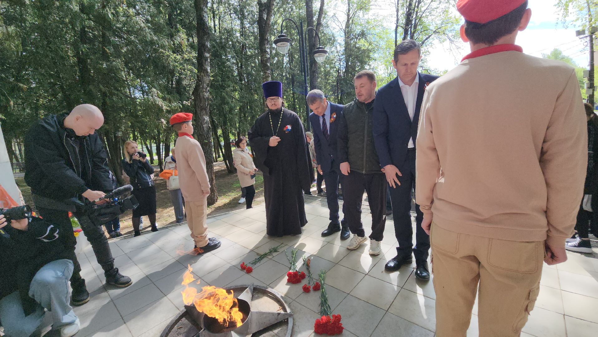 серпухов, подмосковье, возложение цветов, 9 мая, день победы,