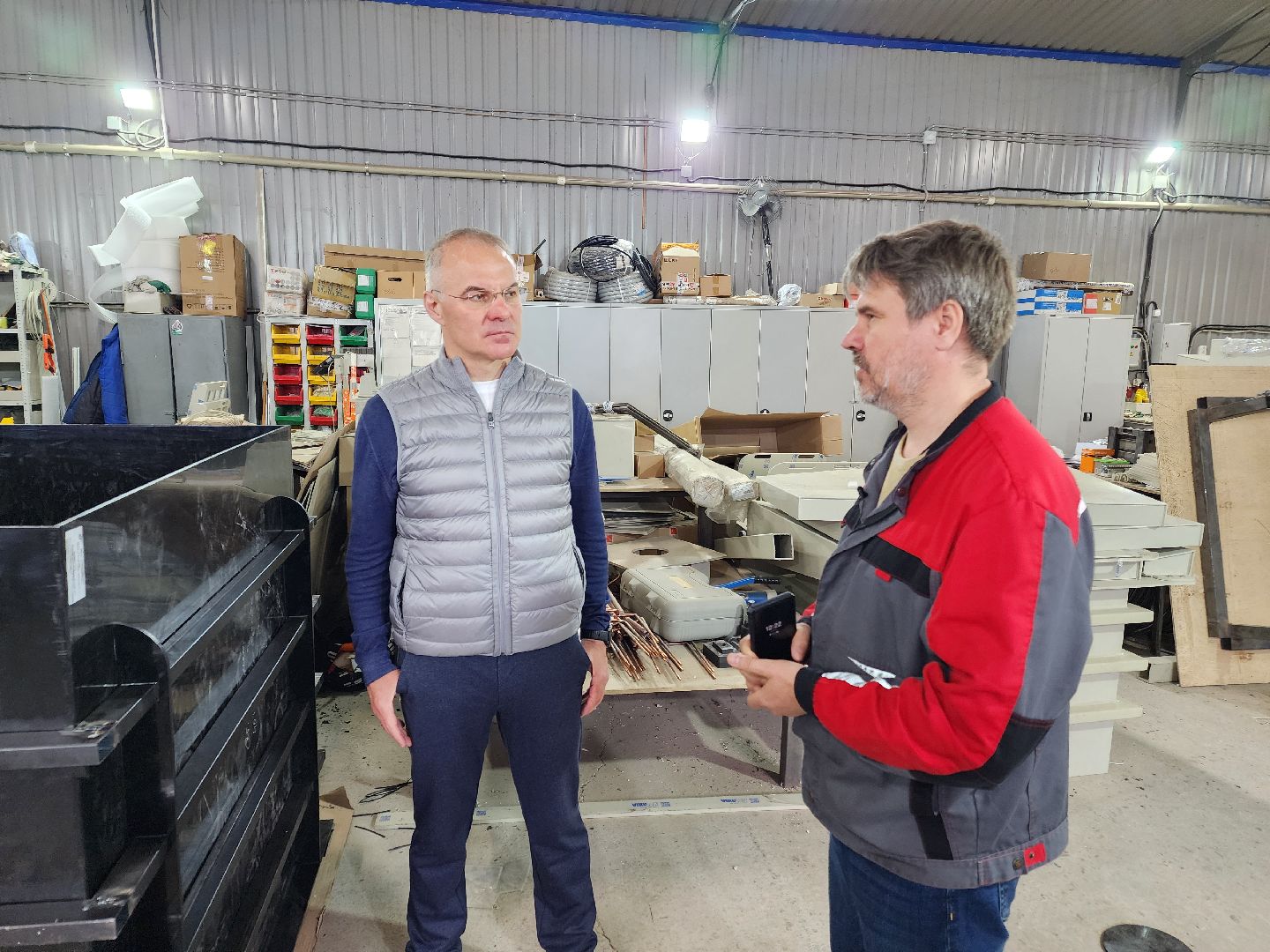 Чехов, деревня Сергеево, производственно-складской комплекс, завод ПолимерИзделия, депутат Госдумы РФ, Александр Коган, встреча с жителями, развитие округа, промышленность, экономика, медицина, образование, теплоснабжение, канализация, изделия из полимерных материалов, производство,