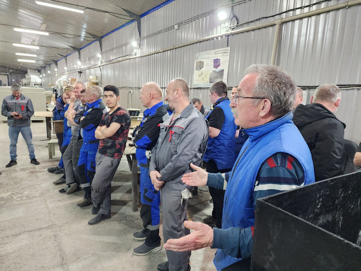 Чехов, деревня Сергеево, производственно-складской комплекс, завод ПолимерИзделия, депутат Госдумы РФ, Александр Коган, встреча с жителями, развитие округа, промышленность, экономика, медицина, образование, теплоснабжение, канализация, изделия из полимерных материалов, производство,