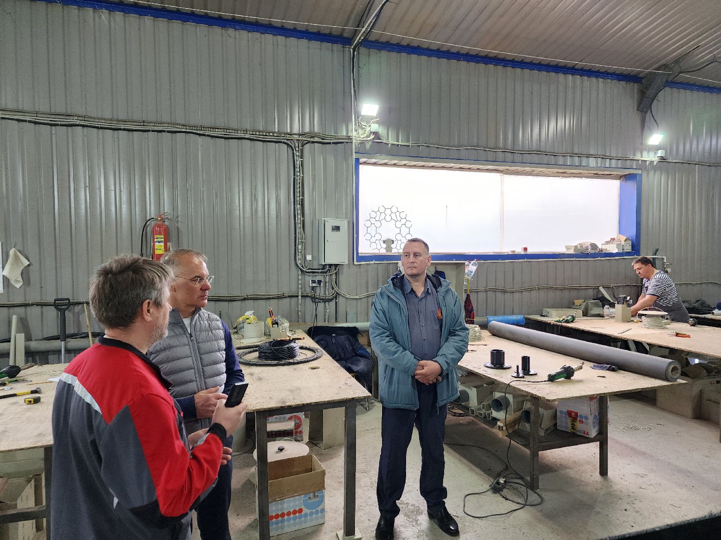 Чехов, деревня Сергеево, производственно-складской комплекс, завод ПолимерИзделия, депутат Госдумы РФ, Александр Коган, встреча с жителями, развитие округа, промышленность, экономика, медицина, образование, теплоснабжение, канализация, изделия из полимерных материалов, производство,