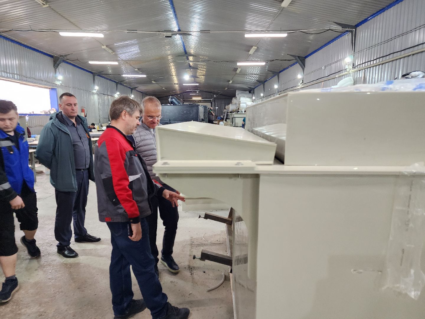 Чехов, деревня Сергеево, производственно-складской комплекс, завод ПолимерИзделия, депутат Госдумы РФ, Александр Коган, встреча с жителями, развитие округа, промышленность, экономика, медицина, образование, теплоснабжение, канализация, изделия из полимерных материалов, производство,