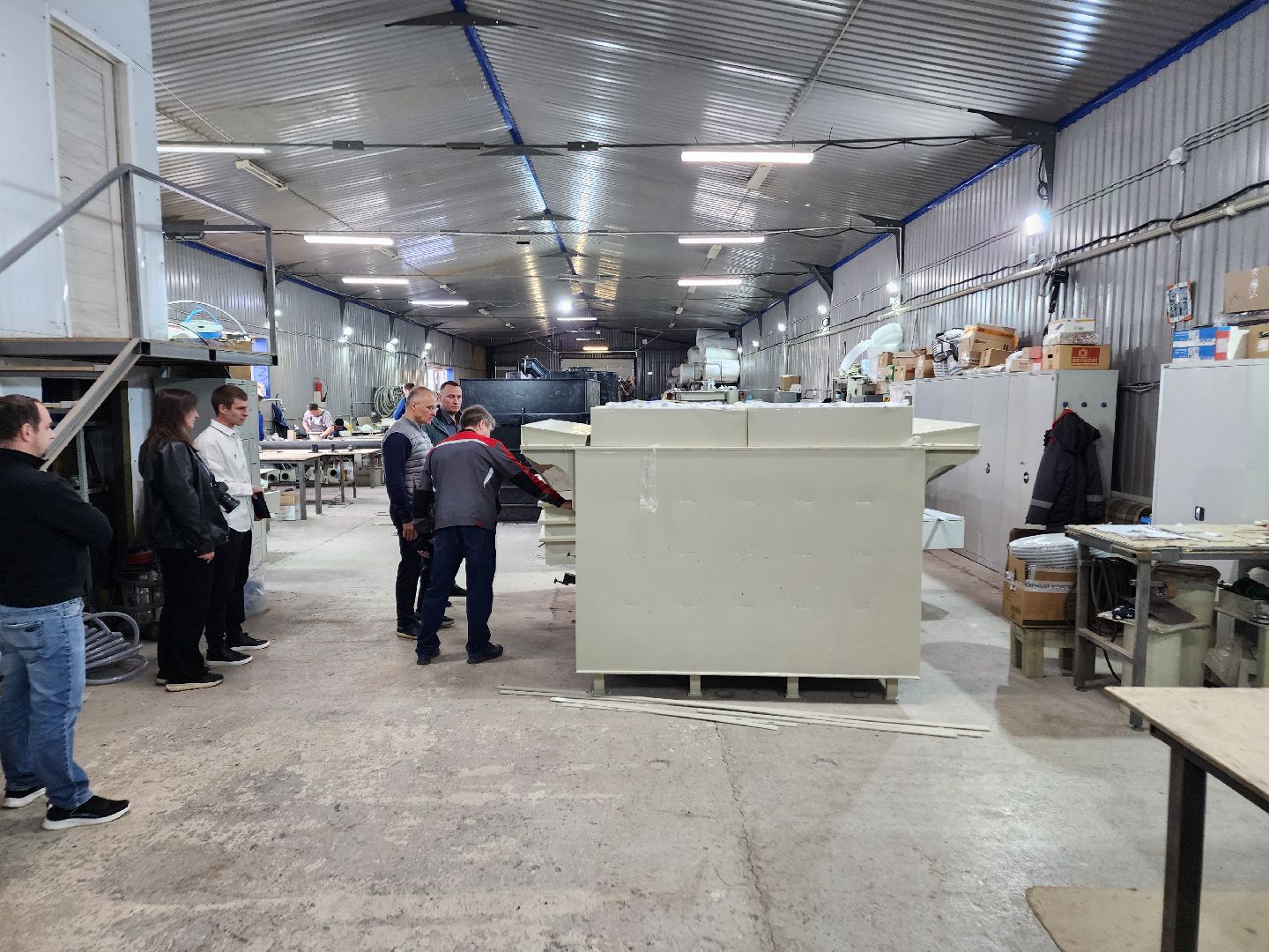 Чехов, деревня Сергеево, производственно-складской комплекс, завод ПолимерИзделия, депутат Госдумы РФ, Александр Коган, встреча с жителями, развитие округа, промышленность, экономика, медицина, образование, теплоснабжение, канализация, изделия из полимерных материалов, производство,