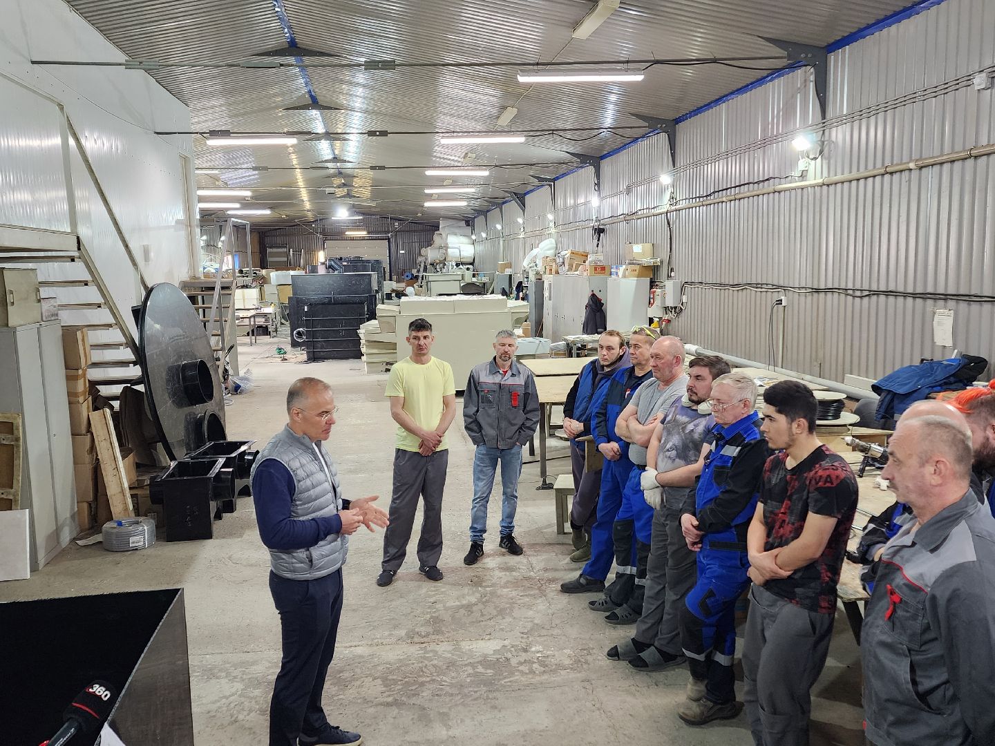 Чехов, деревня Сергеево, производственно-складской комплекс, завод ПолимерИзделия, депутат Госдумы РФ, Александр Коган, встреча с жителями, развитие округа, промышленность, экономика, медицина, образование, теплоснабжение, канализация, изделия из полимерных материалов, производство,