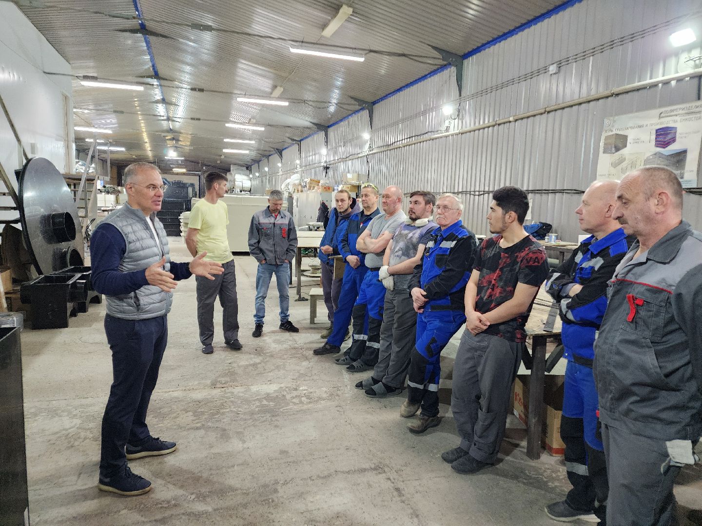 Чехов, деревня Сергеево, производственно-складской комплекс, завод ПолимерИзделия, депутат Госдумы РФ, Александр Коган, встреча с жителями, развитие округа, промышленность, экономика, медицина, образование, теплоснабжение, канализация, изделия из полимерных материалов, производство,