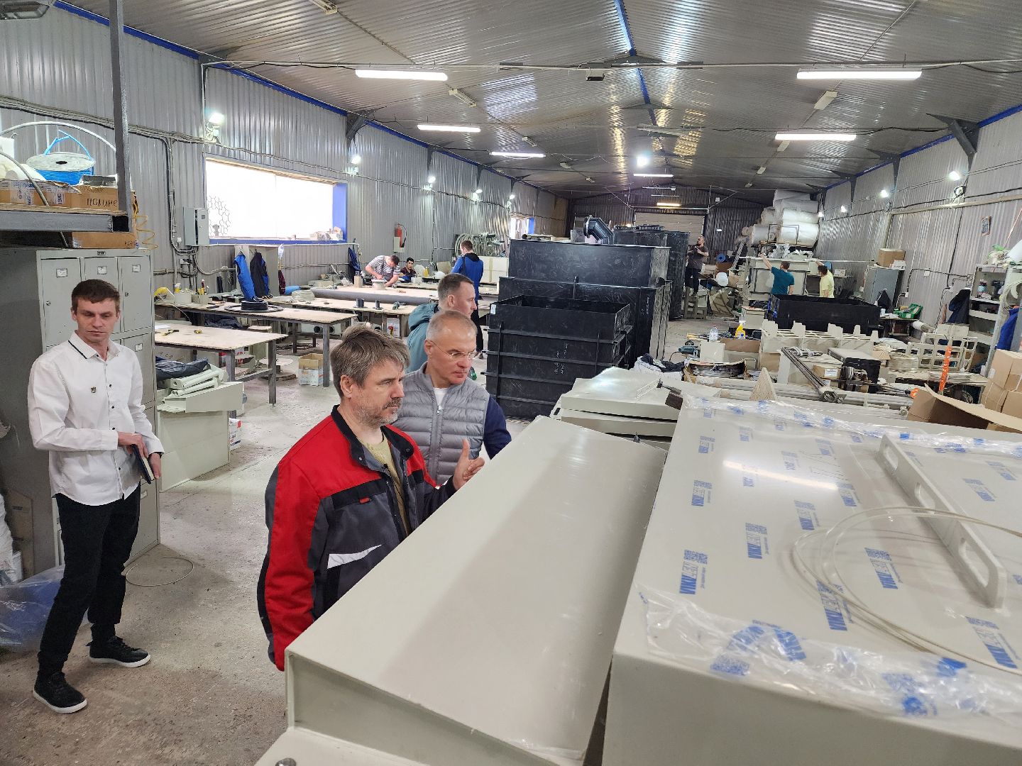 Чехов, деревня Сергеево, производственно-складской комплекс, завод ПолимерИзделия, депутат Госдумы РФ, Александр Коган, встреча с жителями, развитие округа, промышленность, экономика, медицина, образование, теплоснабжение, канализация, изделия из полимерных материалов, производство,