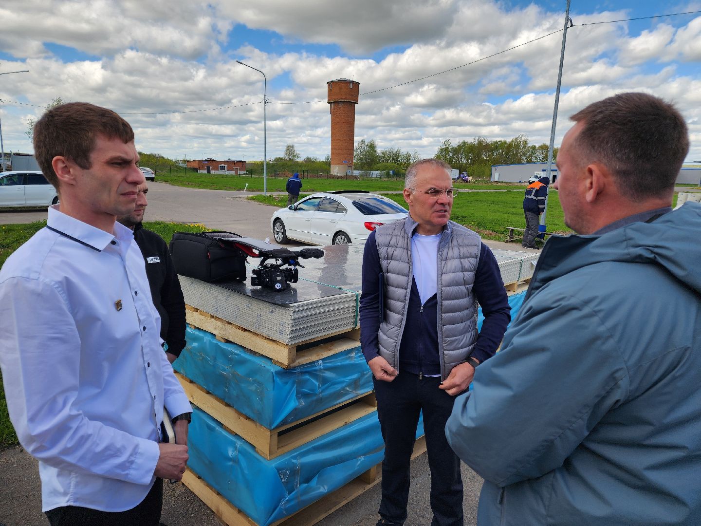 Чехов, деревня Сергеево, производственно-складской комплекс, завод ПолимерИзделия, депутат Госдумы РФ, Александр Коган, встреча с жителями, развитие округа, промышленность, экономика, медицина, образование, теплоснабжение, канализация, изделия из полимерных материалов, производство,
