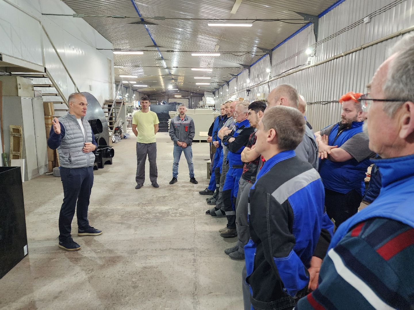 Чехов, деревня Сергеево, производственно-складской комплекс, завод ПолимерИзделия, депутат Госдумы РФ, Александр Коган, встреча с жителями, развитие округа, промышленность, экономика, медицина, образование, теплоснабжение, канализация, изделия из полимерных материалов, производство,