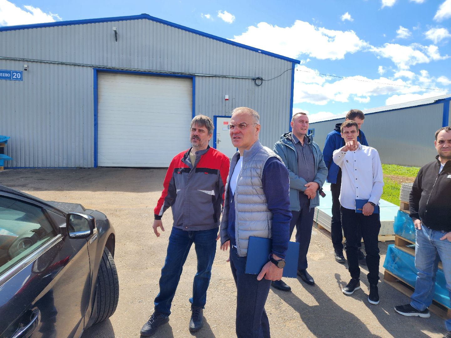 Чехов, деревня Сергеево, производственно-складской комплекс, завод ПолимерИзделия, депутат Госдумы РФ, Александр Коган, встреча с жителями, развитие округа, промышленность, экономика, медицина, образование, теплоснабжение, канализация, изделия из полимерных материалов, производство,