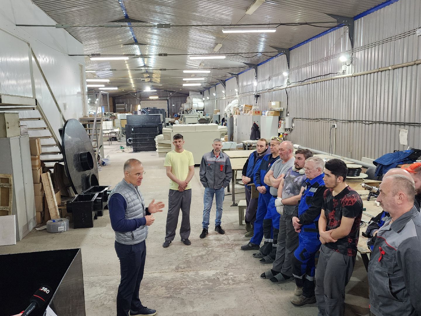 Чехов, деревня Сергеево, производственно-складской комплекс, завод ПолимерИзделия, депутат Госдумы РФ, Александр Коган, встреча с жителями, развитие округа, промышленность, экономика, медицина, образование, теплоснабжение, канализация, изделия из полимерных материалов, производство,
