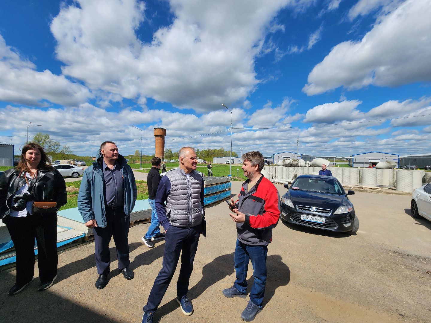 Чехов, деревня Сергеево, производственно-складской комплекс, завод ПолимерИзделия, депутат Госдумы РФ, Александр Коган, встреча с жителями, развитие округа, промышленность, экономика, медицина, образование, теплоснабжение, канализация, изделия из полимерных материалов, производство,