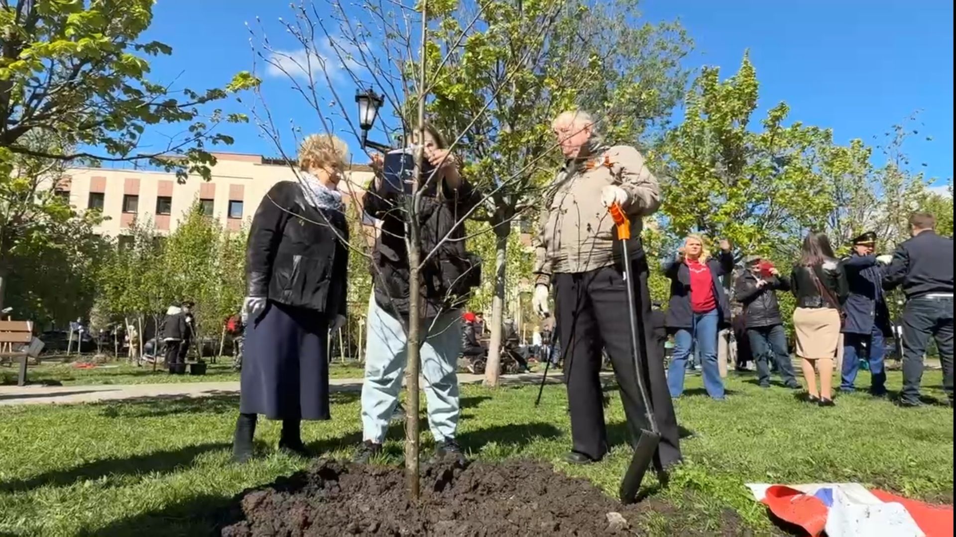 Реутов , Сад памяти, Посадка деревьев , Липы, Яблони,Черемуха,  Береза,