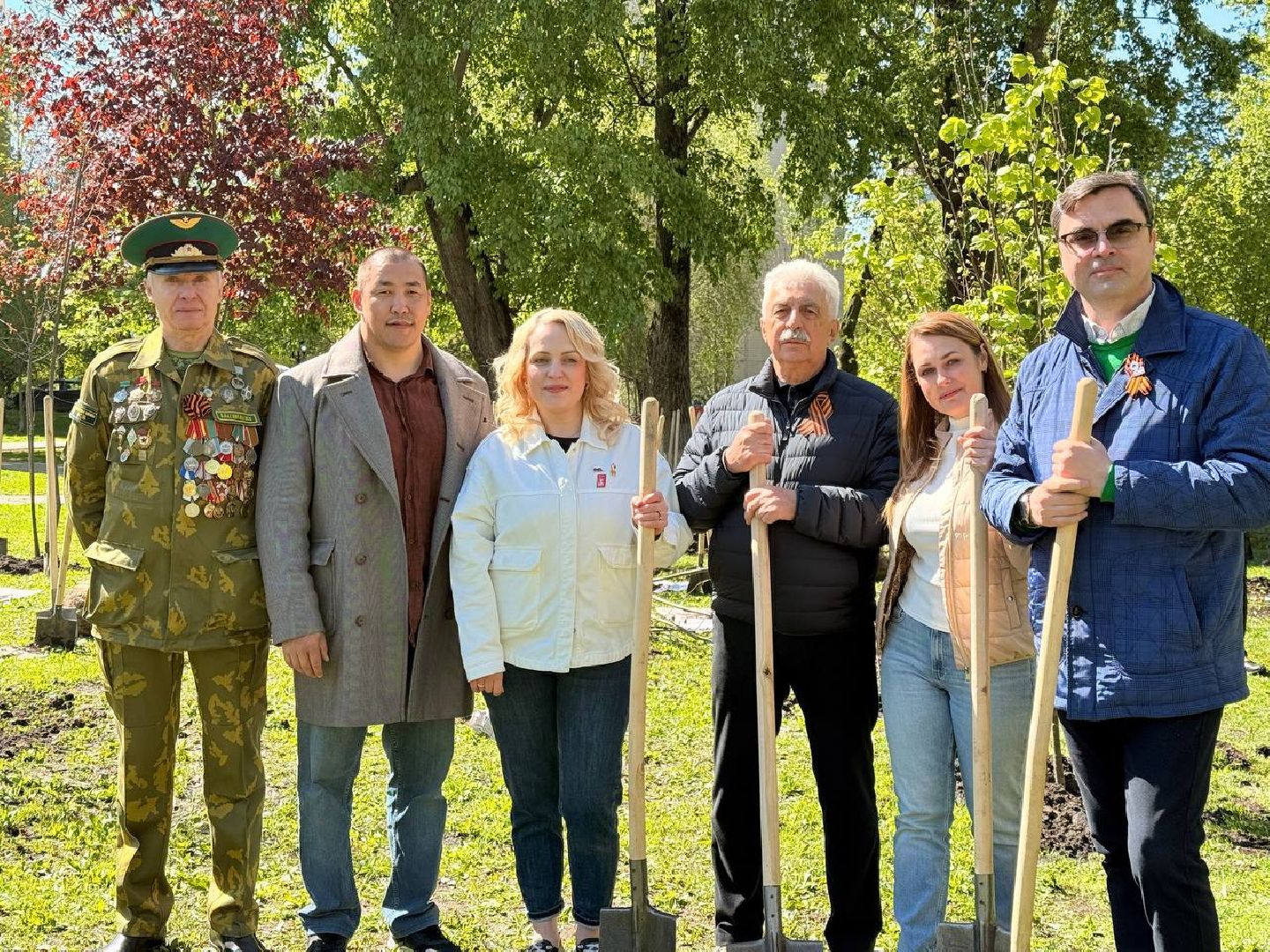 Реутов , Сад памяти, Посадка деревьев , Липы, Яблони,Черемуха,  Береза,