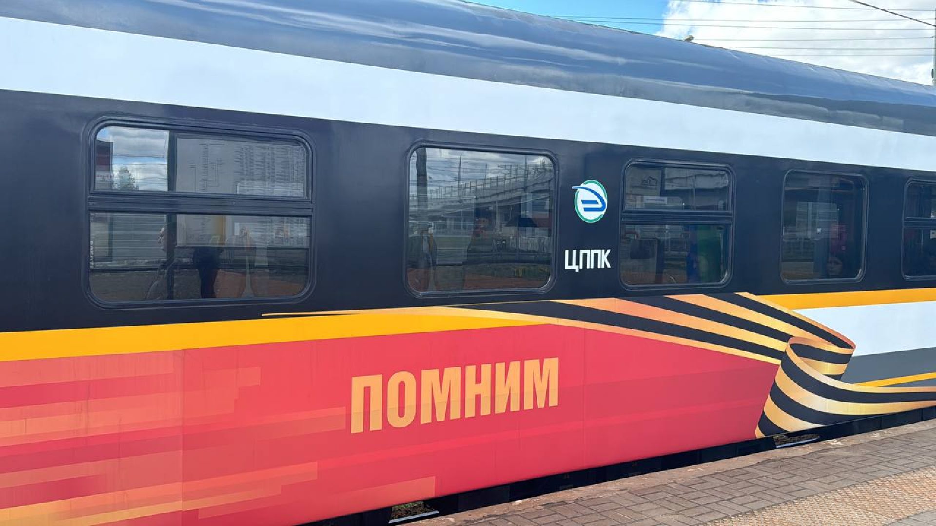 поезд, электричка, станция железнодорожная, день победы,